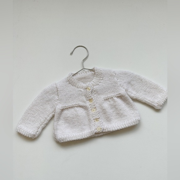 White - Baby Hand-knit Button Down Cardigan /Sweater - Size 0-3m - Picture 1 of 3
